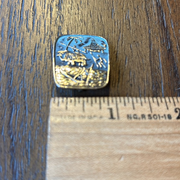 Vintage Asian Themed Clip-On Earrings - Picture 3 of 4